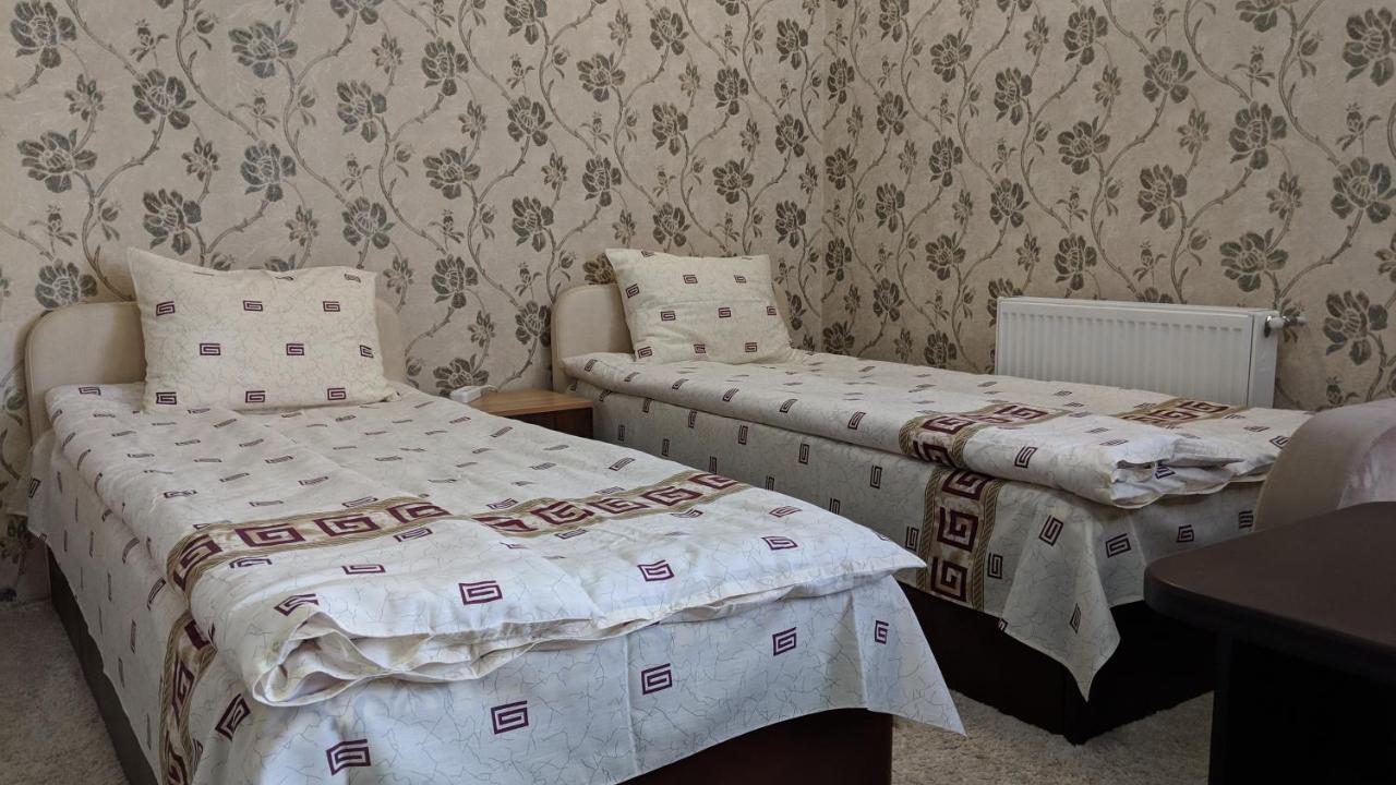 Karavan Hotel Bila Krynytsya  Exterior foto